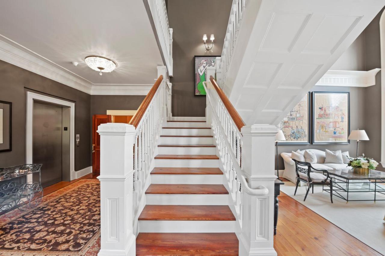 The James Madison Inn エクステリア 写真