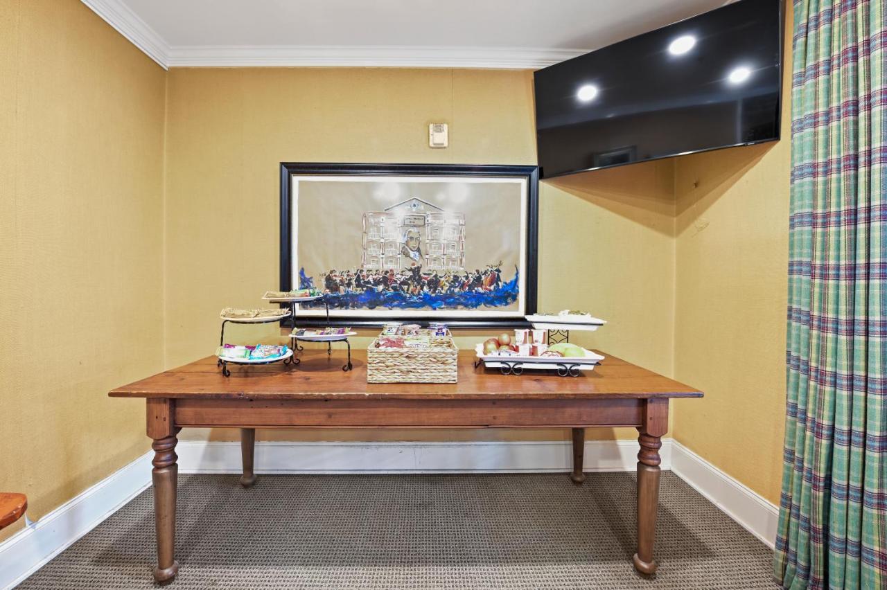The James Madison Inn エクステリア 写真