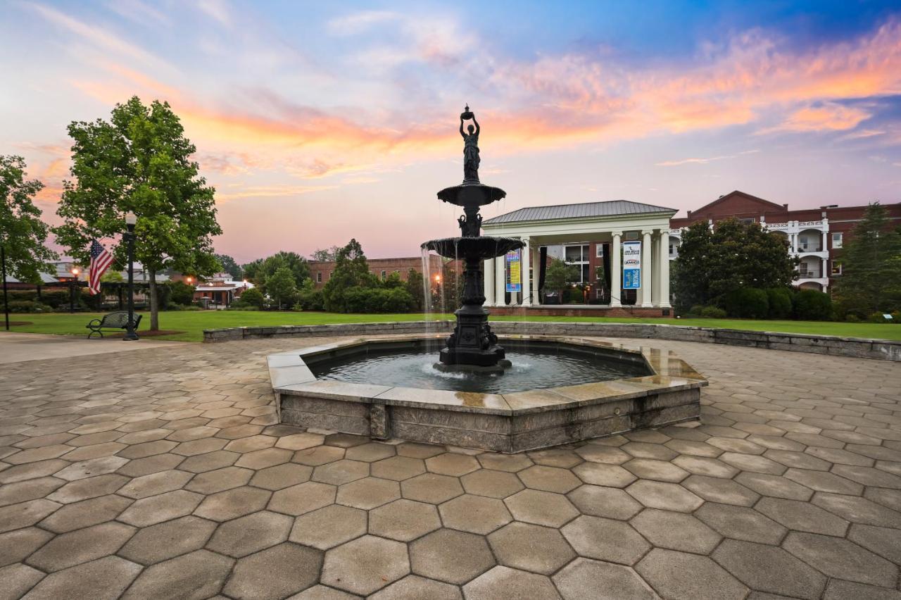 The James Madison Inn エクステリア 写真