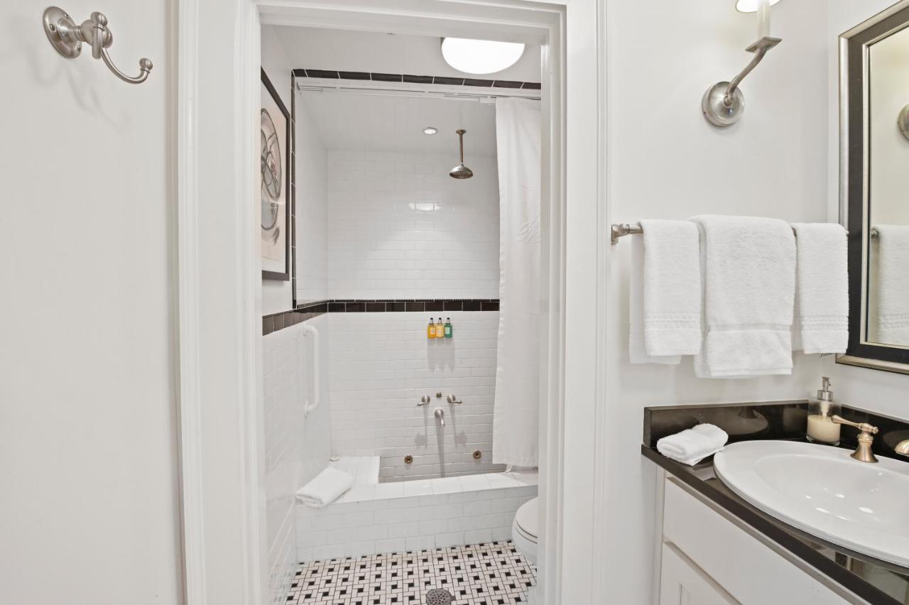 The James Madison Inn エクステリア 写真