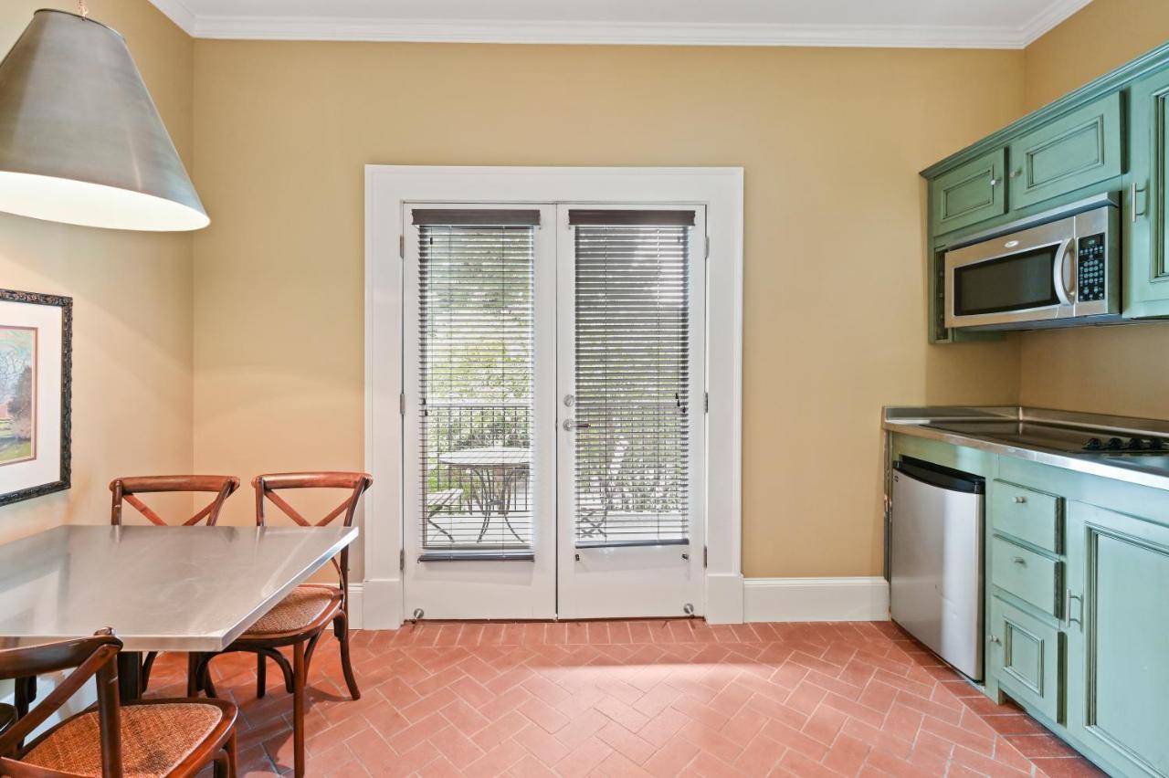The James Madison Inn エクステリア 写真