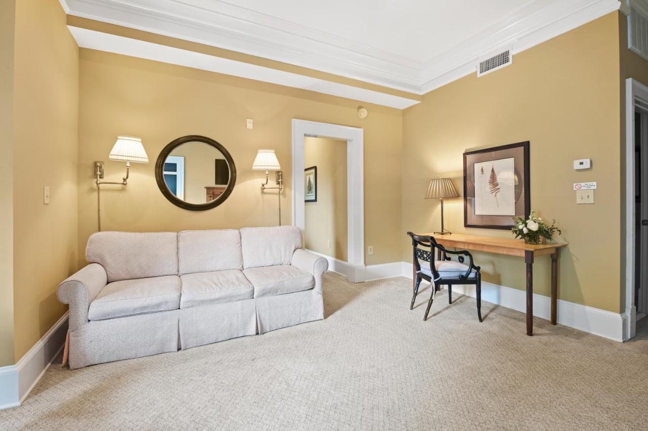 The James Madison Inn エクステリア 写真