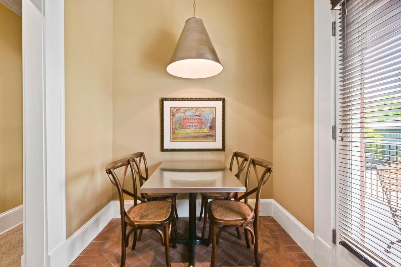 The James Madison Inn エクステリア 写真